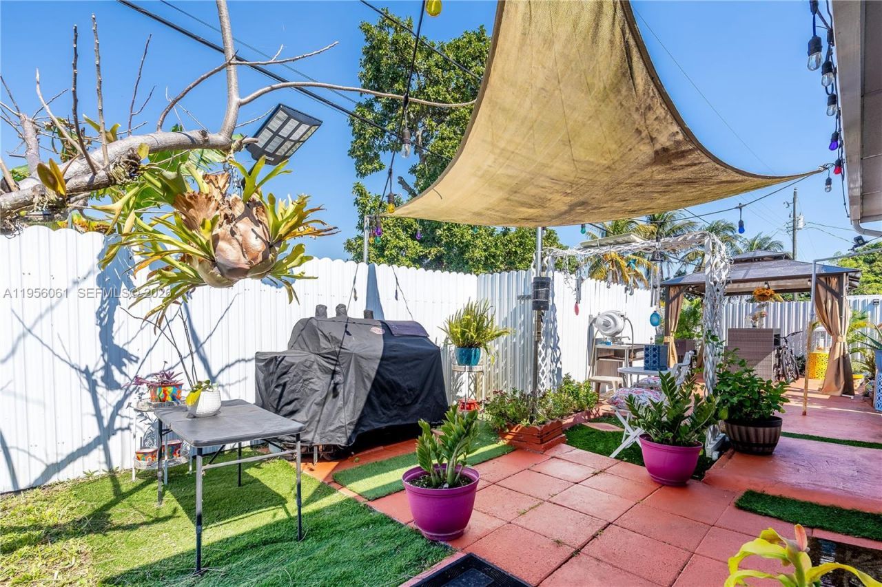 1031 NE 213th Ter , Miami, FL 33179 Photo