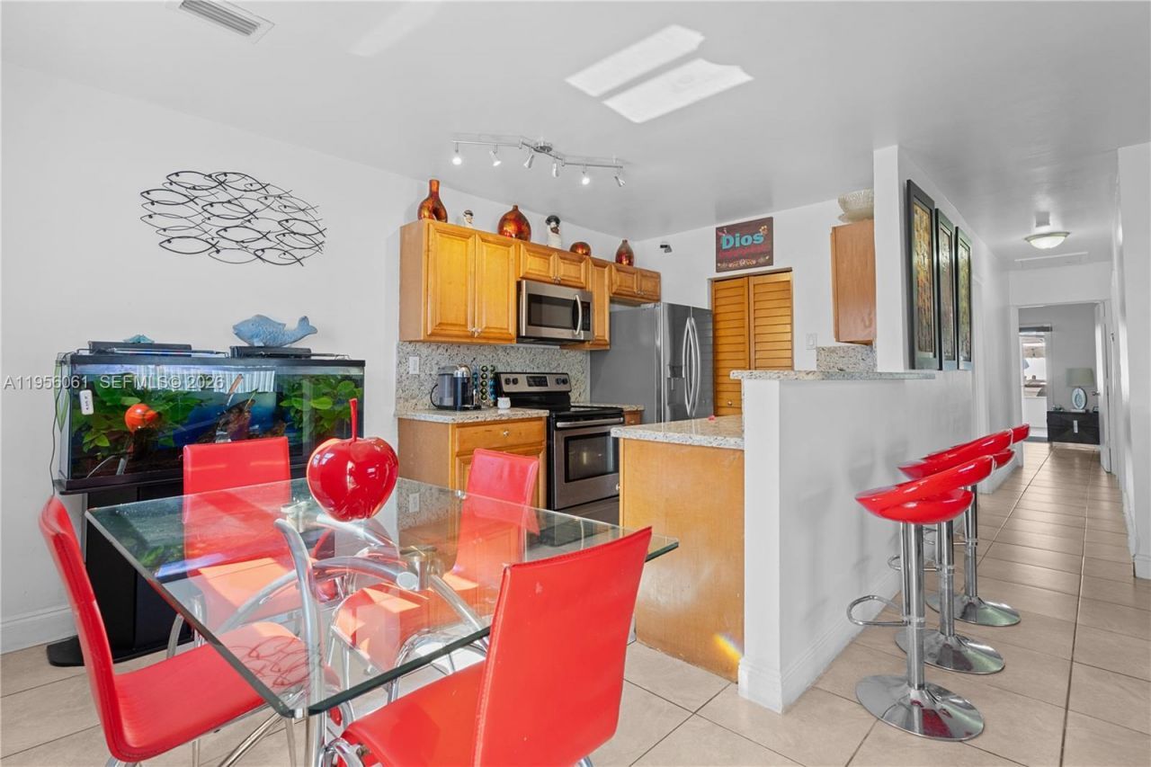 1031 NE 213th Ter , Miami, FL 33179 Photo