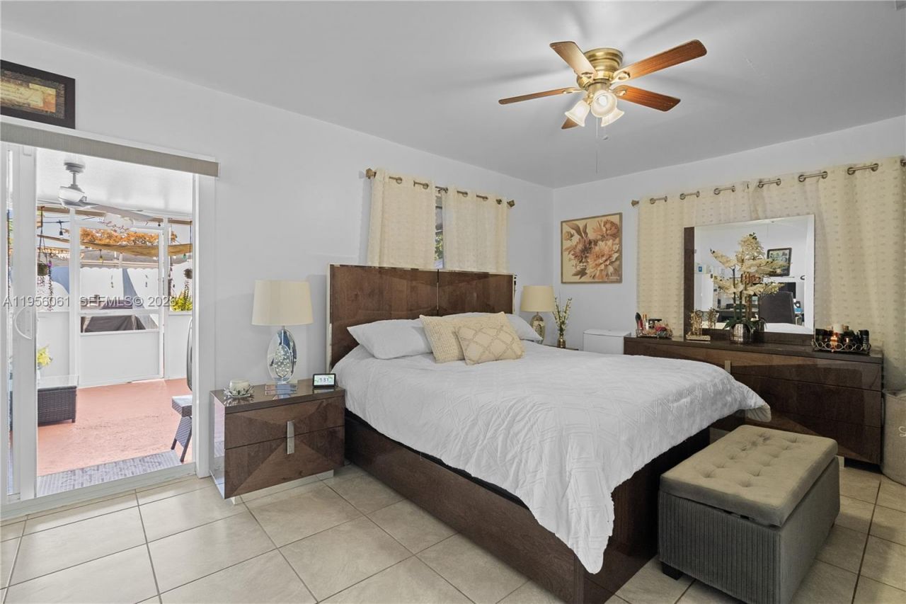 1031 NE 213th Ter , Miami, FL 33179 Photo