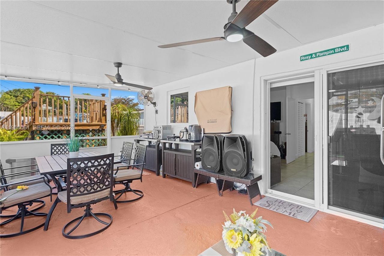 1031 NE 213th Ter , Miami, FL 33179 Photo