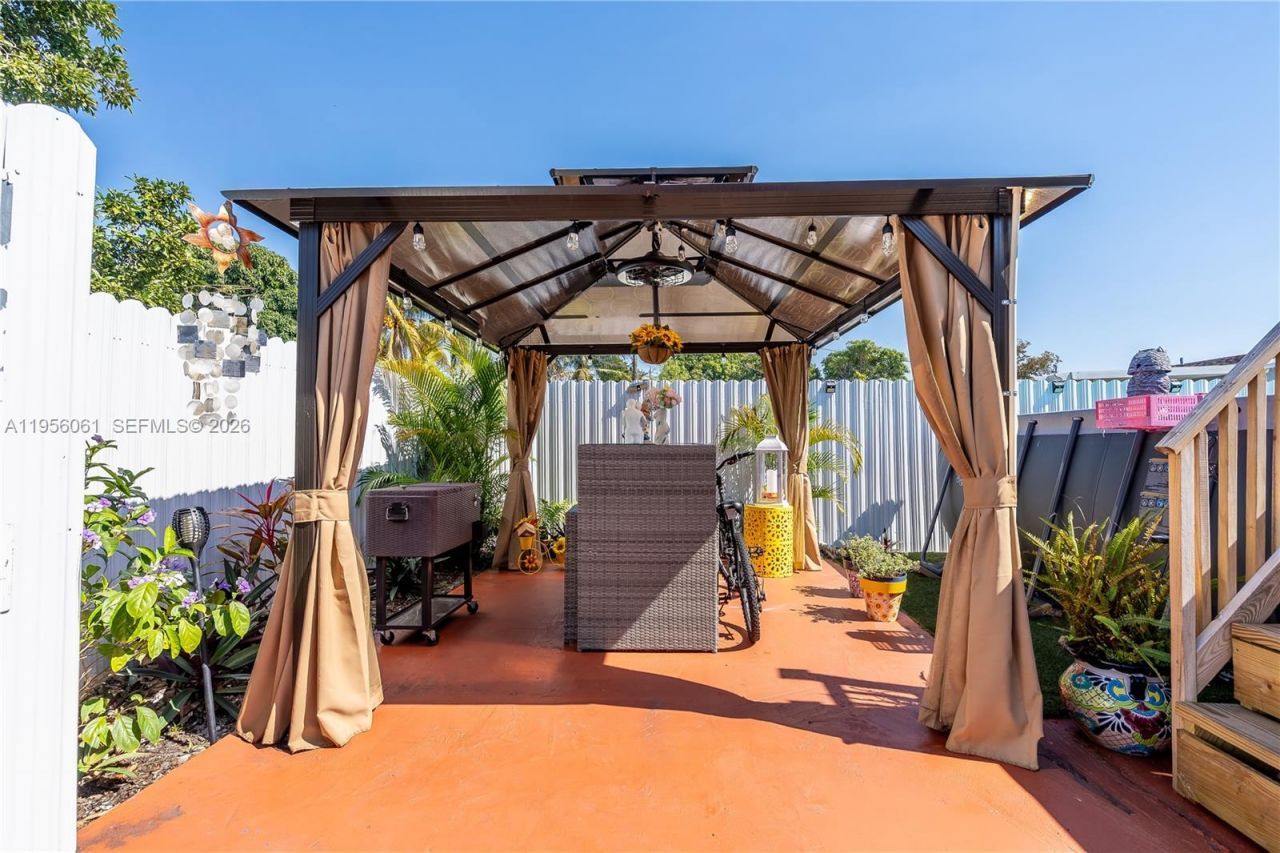 1031 NE 213th Ter , Miami, FL 33179 Photo