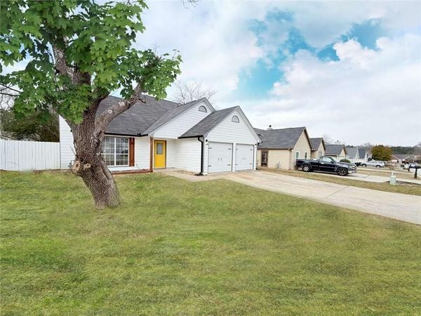 5953 Farmbrook Lane, Rex, GA 30273