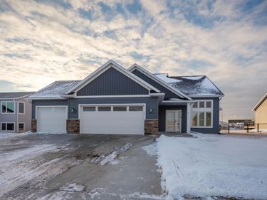 2415 Elk Run Drive SE, Pine Island, MN 55963