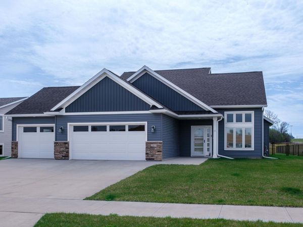 2415 Elk Run Drive SE, Pine Island, MN 55963