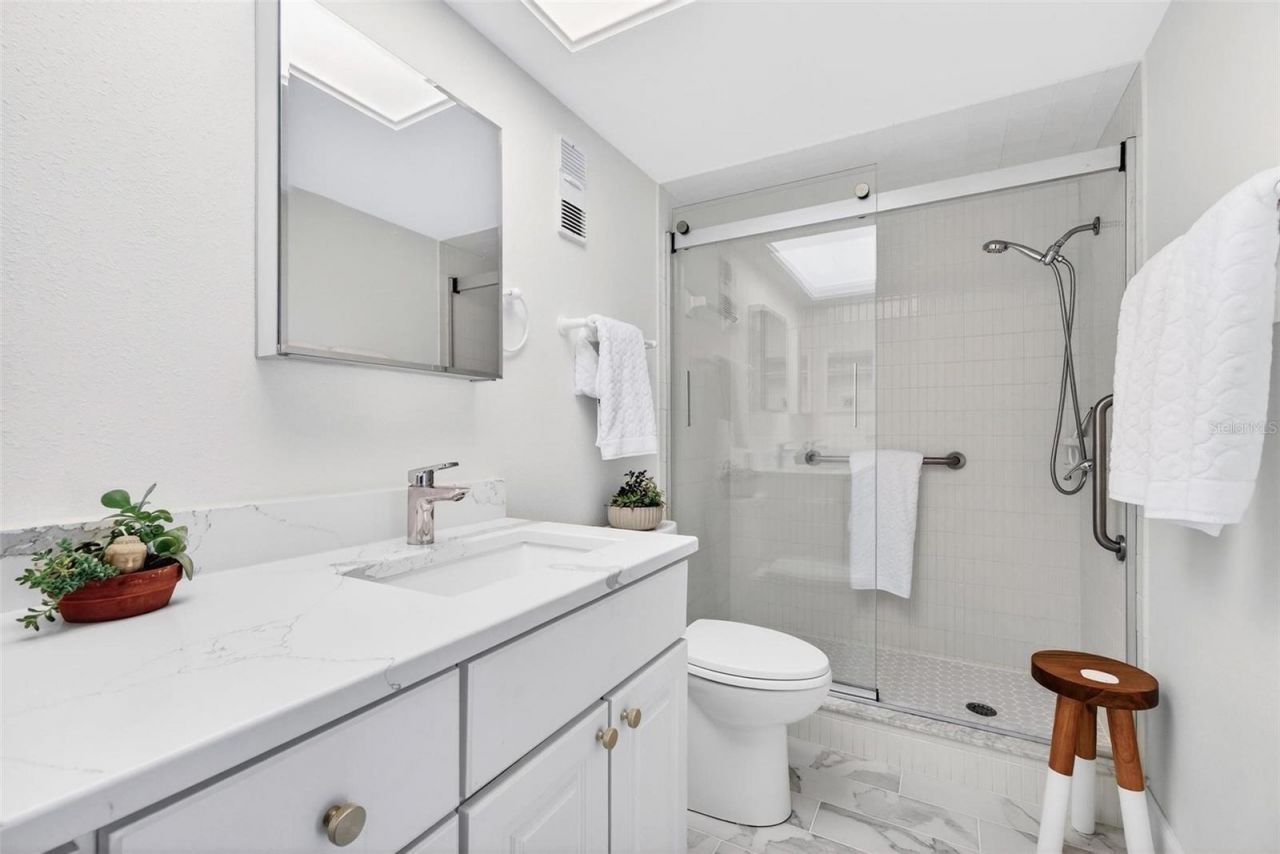 4900 Brittany Drive S, Unit 112, Saint Petersburg, FL 33715 Photo