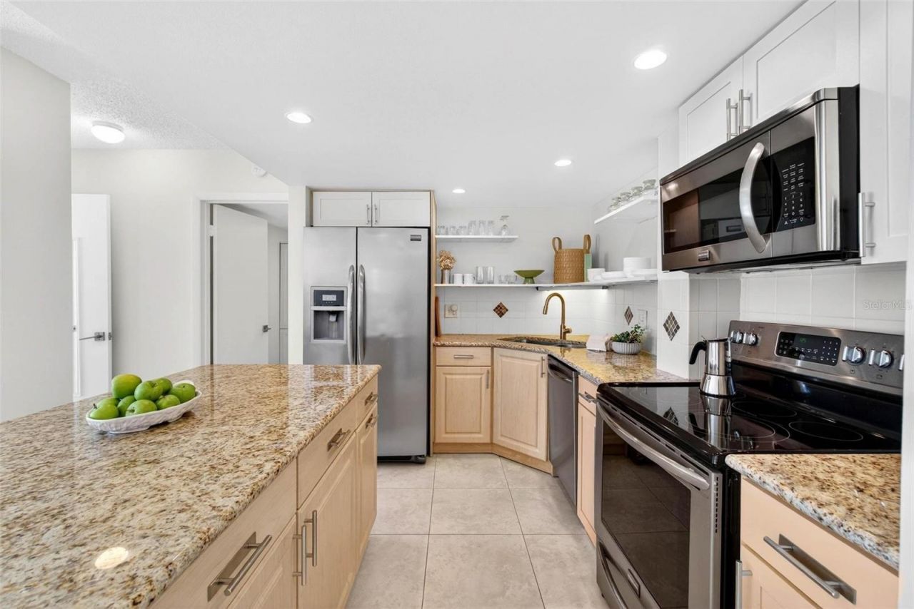 4900 Brittany Drive S, Unit 112, Saint Petersburg, FL 33715 Photo