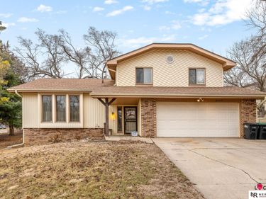 8202 Arlington Drive, Omaha, NE 68134