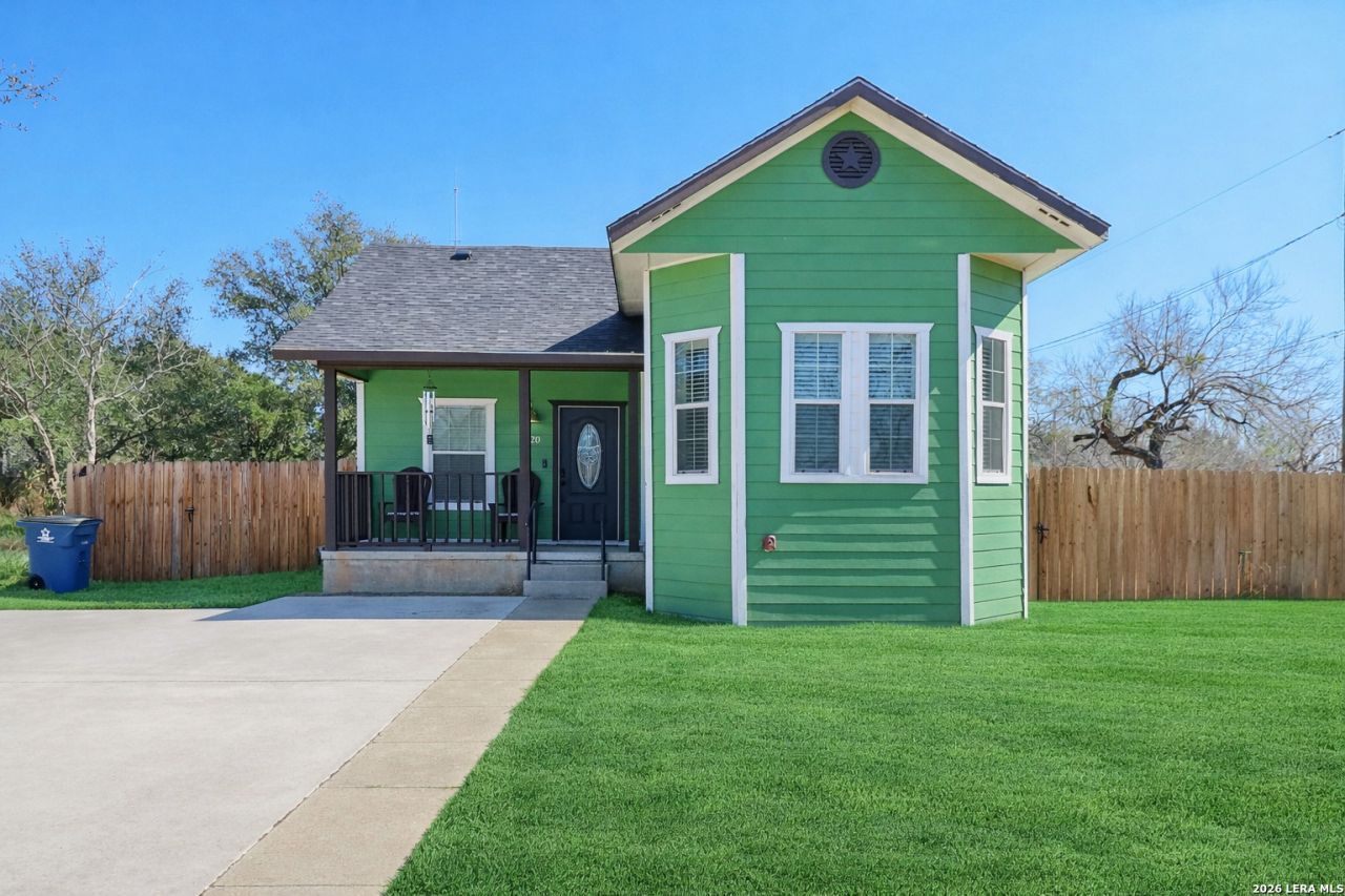 520 S Ash St, Pearsall, TX 78061 Main Photo