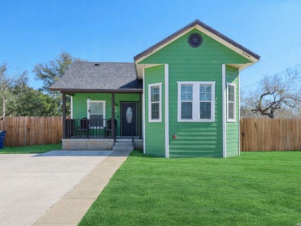 520 S Ash St, Pearsall, TX 78061