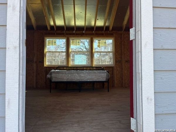 3090 County Road 442, Stockdale, TX 78160