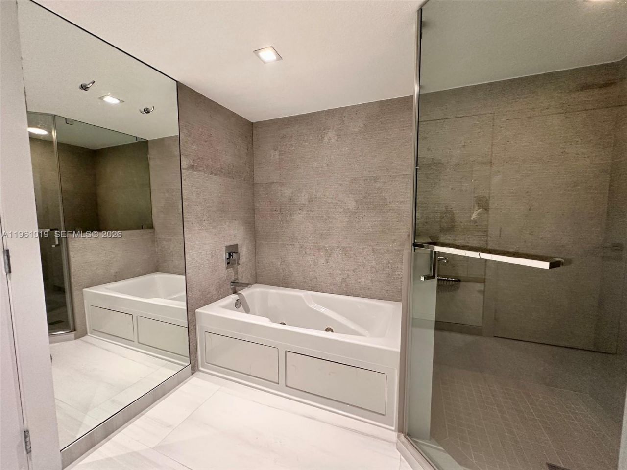 1800 N Bayshore Dr, Unit 812, Miami, FL 33132 Photo