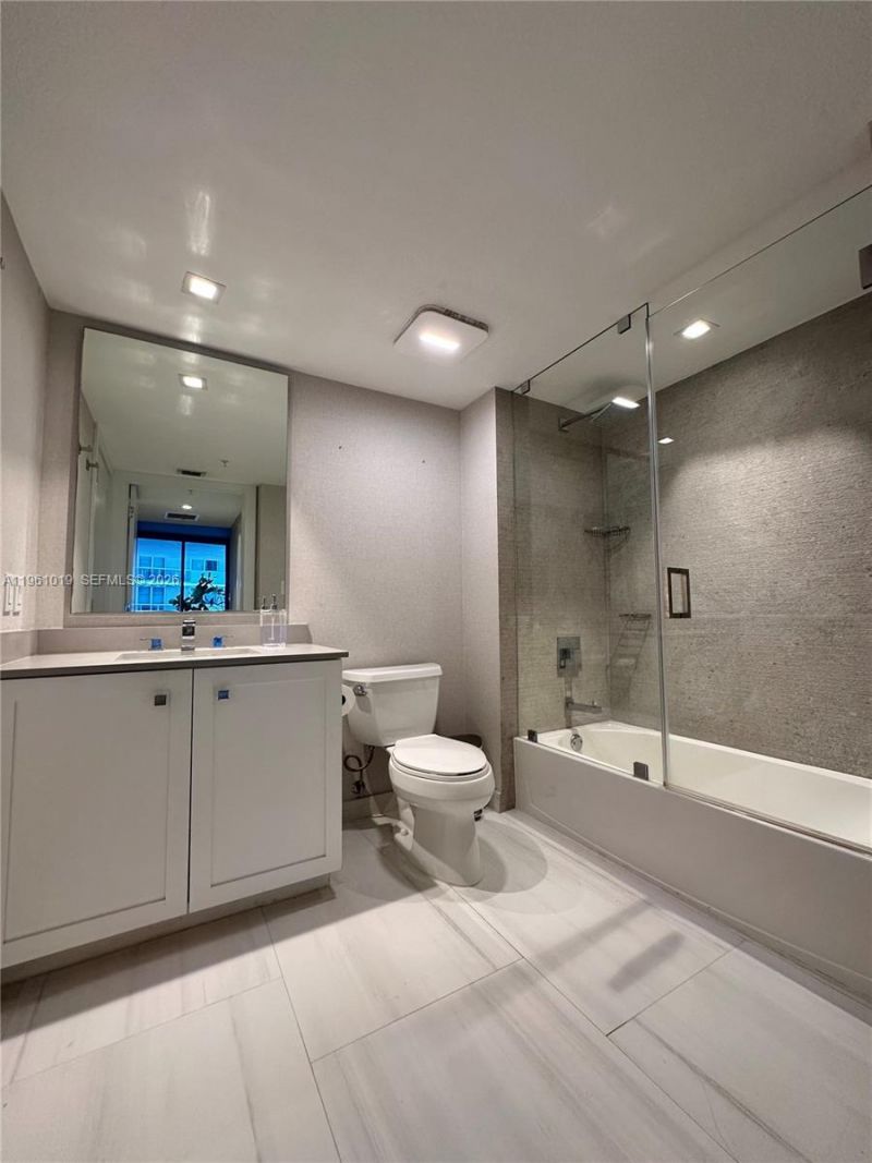 1800 N Bayshore Dr, Unit 812, Miami, FL 33132 Photo