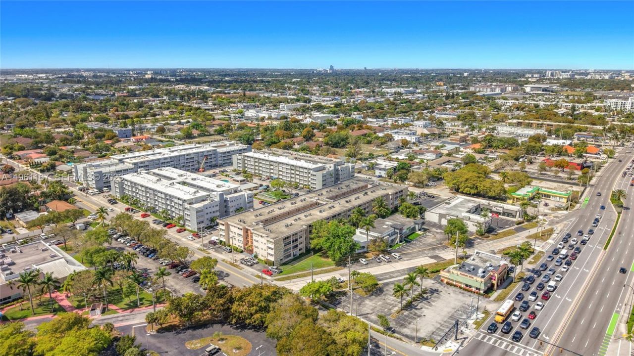410 SE 2nd St, Unit 115, Hallandale Beach, FL 33009 Photo