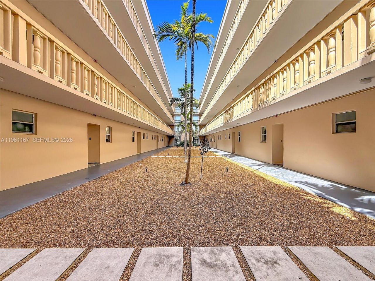 410 SE 2nd St, Unit 115, Hallandale Beach, FL 33009 Photo