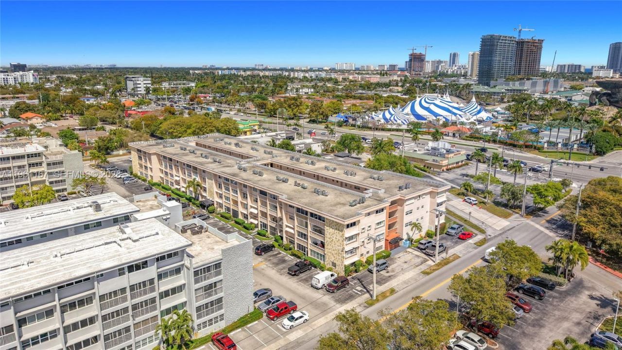 410 SE 2nd St, Unit 115, Hallandale Beach, FL 33009 Photo