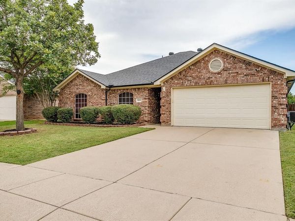 820 Chestnut Avenue, Burleson, TX 76028
