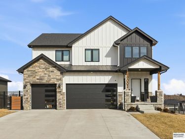 19002 Acorn Drive, Gretna, NE 68028