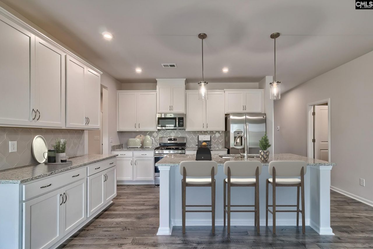 135 Bloomsbury Drive  Photo 4