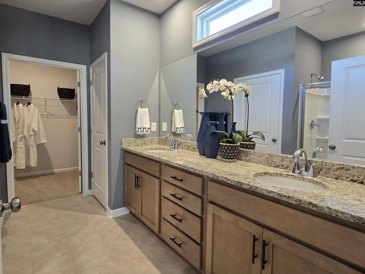 135 Bloomsbury Drive  Photo 44