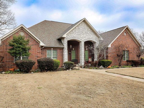 5021 MANHATTAN DR, Benton, AR 72019