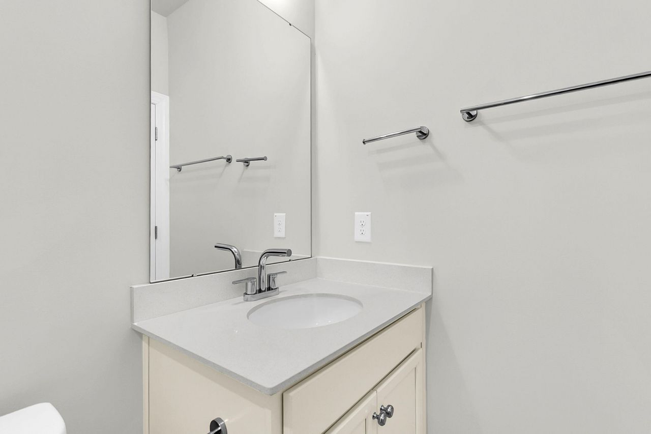 723 Maynard Lane Photo 9