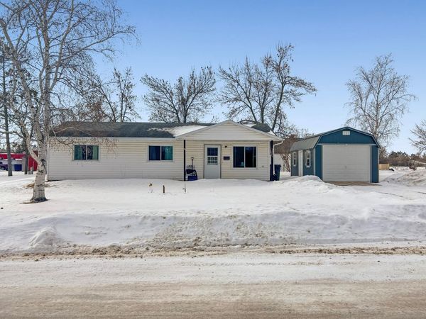 221 Birch Avenue NW, Wadena, MN 56482
