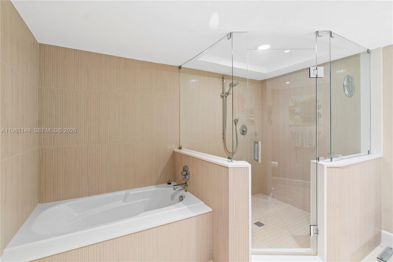 1920 S Ocean Dr, Unit 17D, Hallandale Beach, FL 33009 Photo