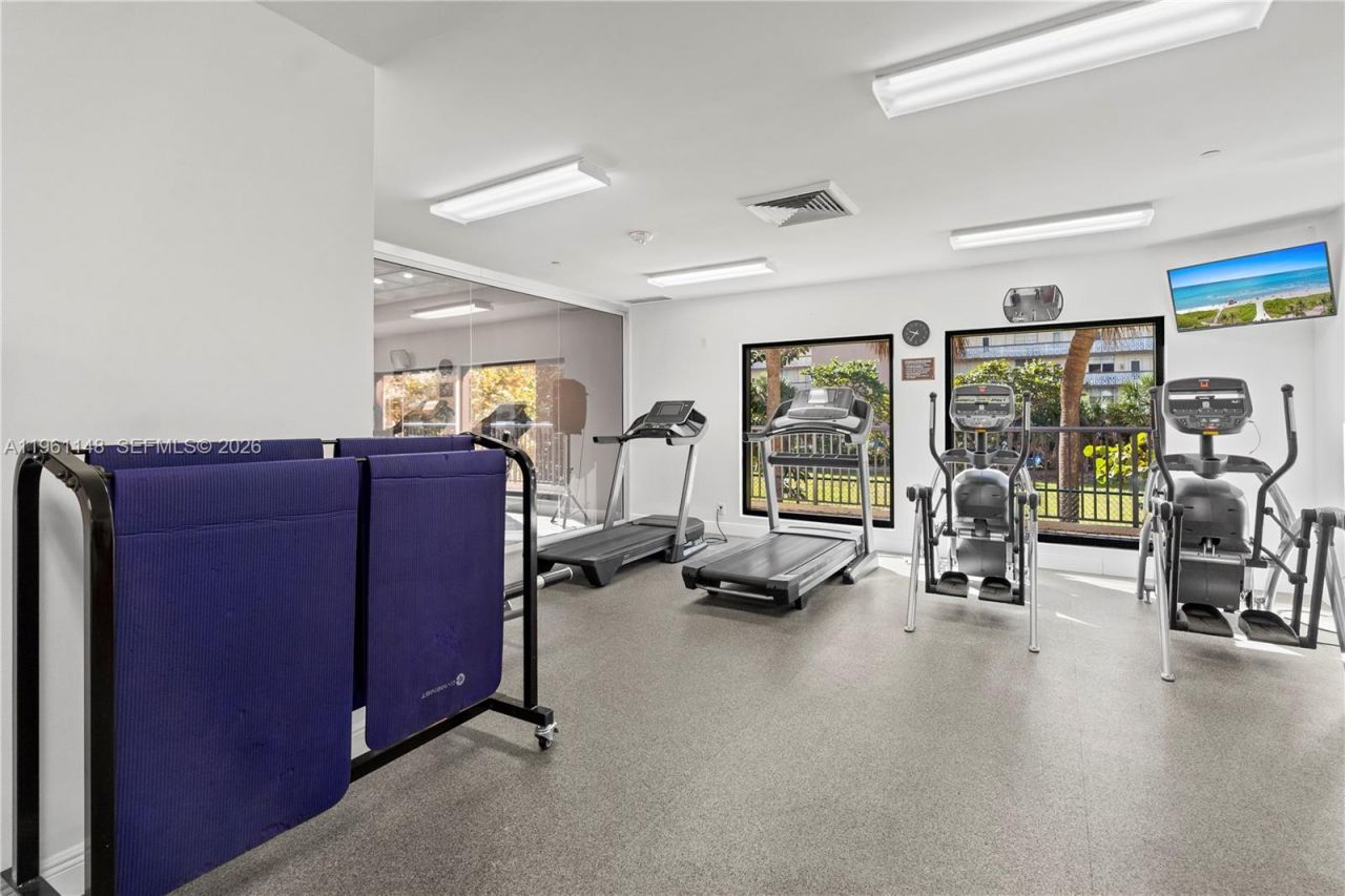 1920 S Ocean Dr, Unit 17D, Hallandale Beach, FL 33009 Photo