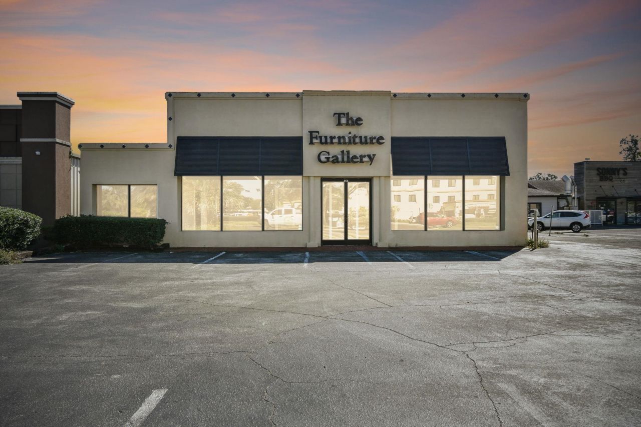 1956 Kingsley Furniture Gallry Ave, Orange Park, FL 32073 Main Photo
