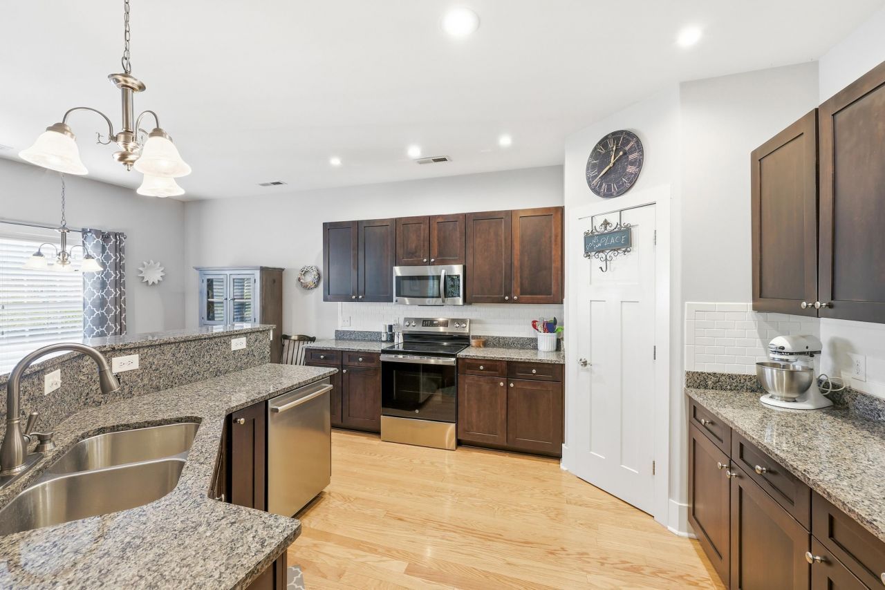 281 Outboard Dr. Photo 8