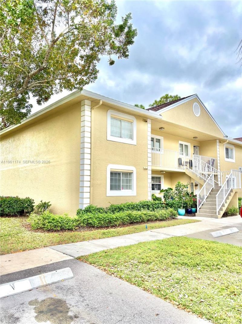 1005 Palm Beach Trace Dr, Unit 1005, Royal Palm Beach, FL 33411 Photo