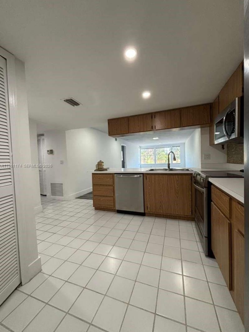 1005 Palm Beach Trace Dr, Unit 1005, Royal Palm Beach, FL 33411 Photo