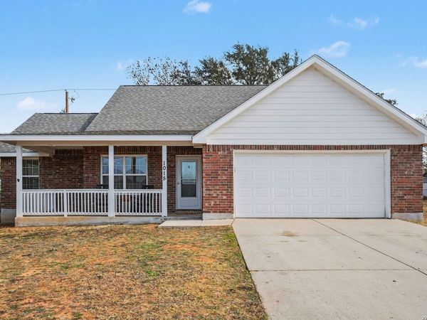 1015 Verbena Loop, Floresville, TX 78114