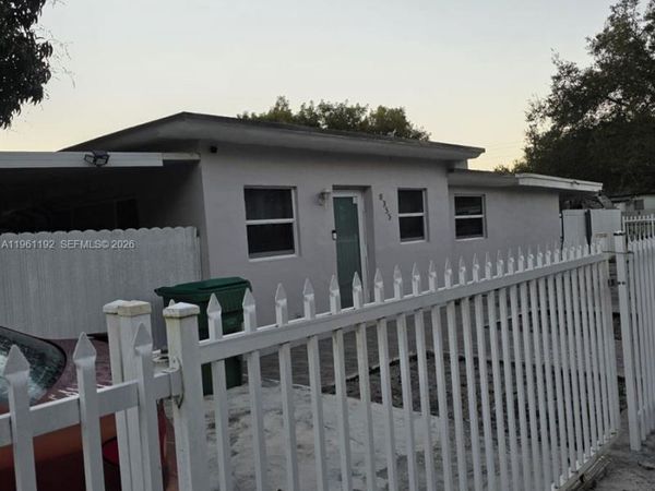 8355 NW 21st Ave, Miami, FL 33147