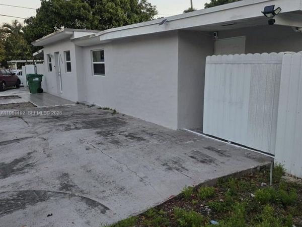 8355 NW 21st Ave, Miami, FL 33147