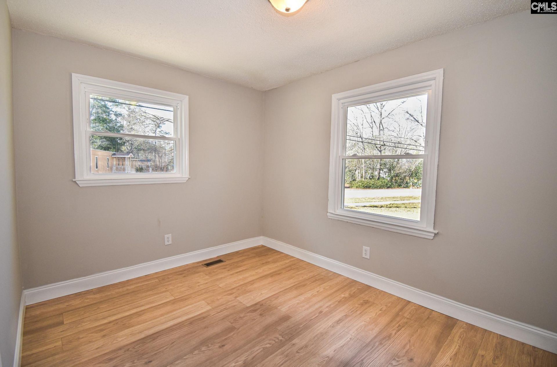 5400 Pinestraw Road Photo 14