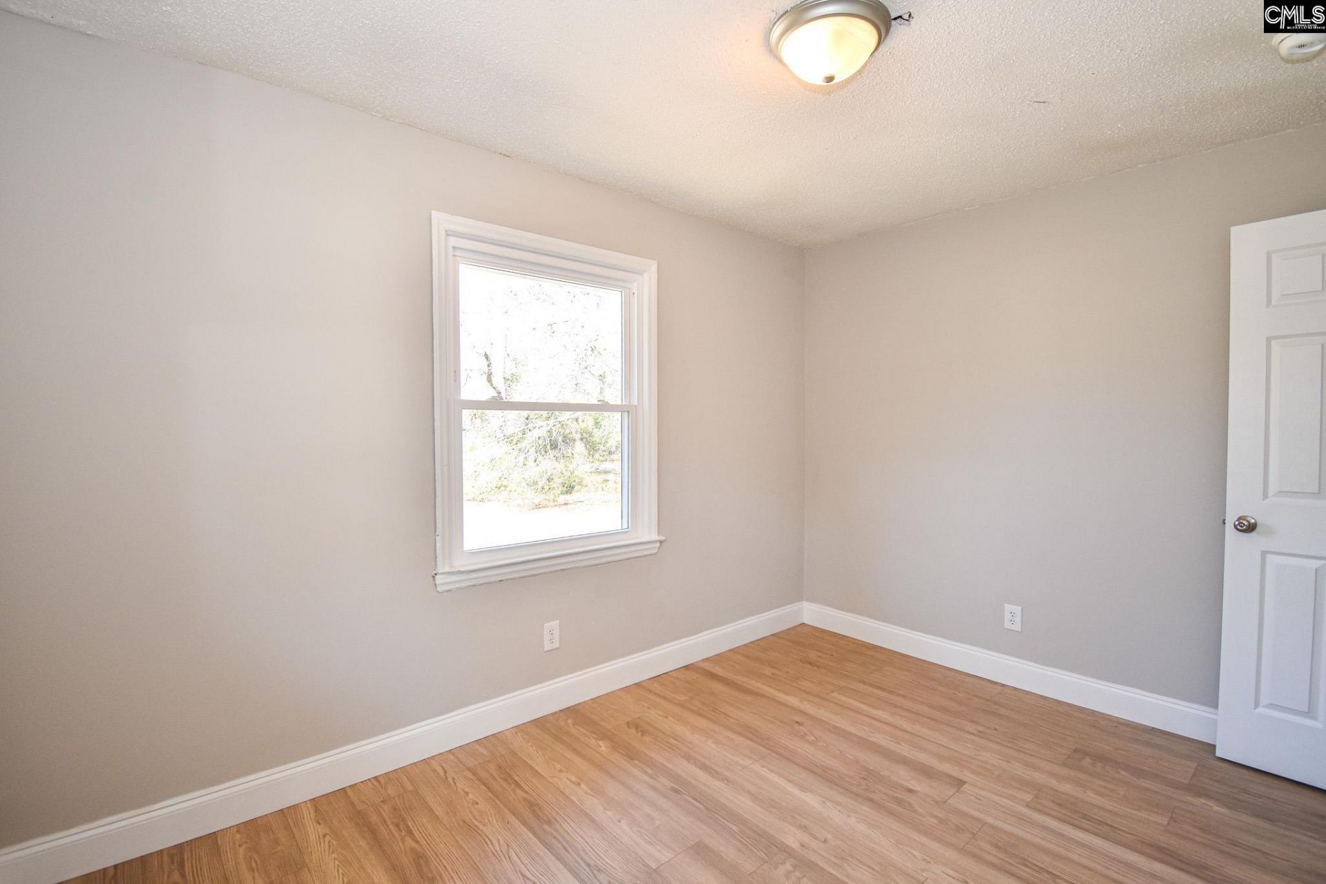 5400 Pinestraw Road Photo 15