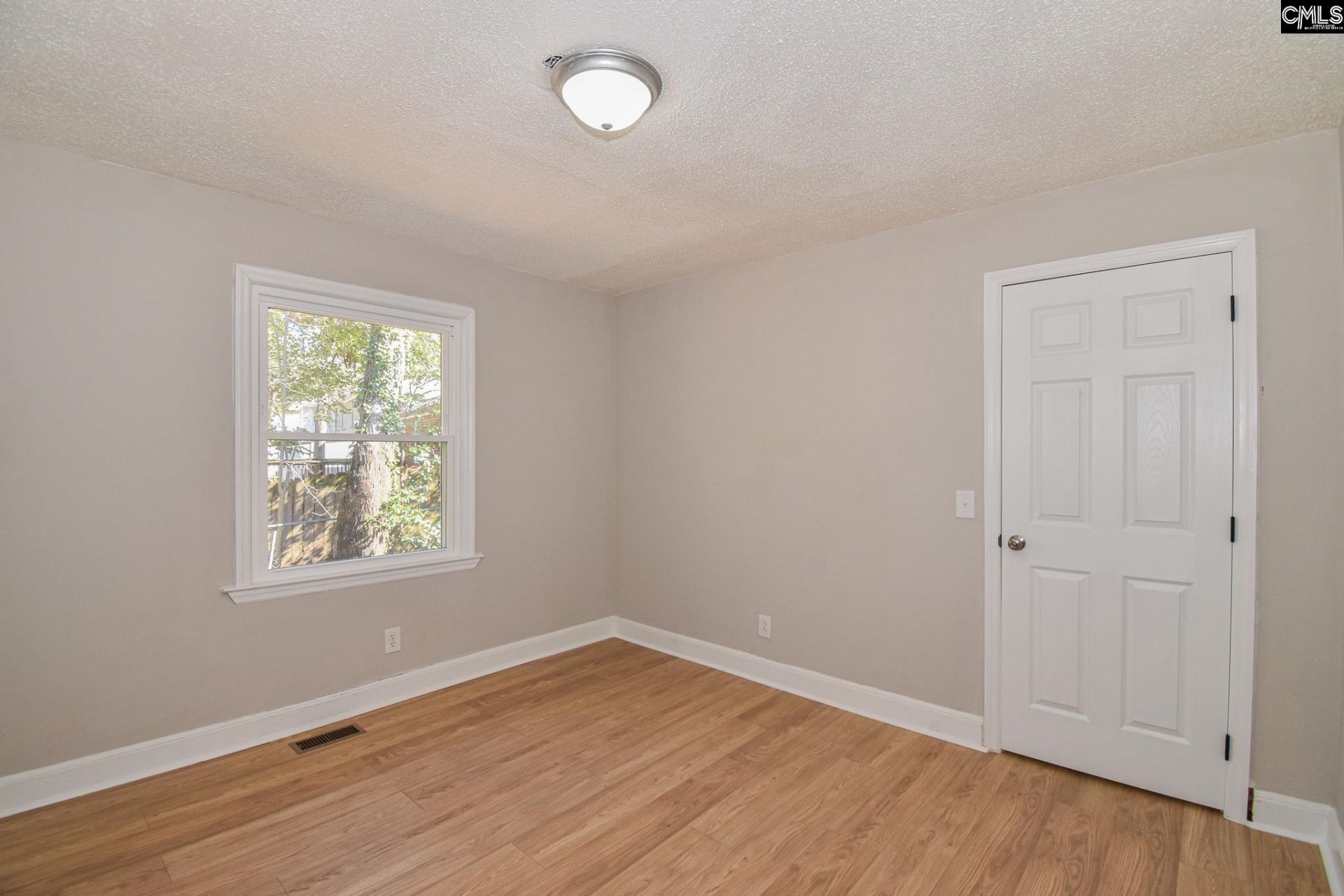 5400 Pinestraw Road Photo 20