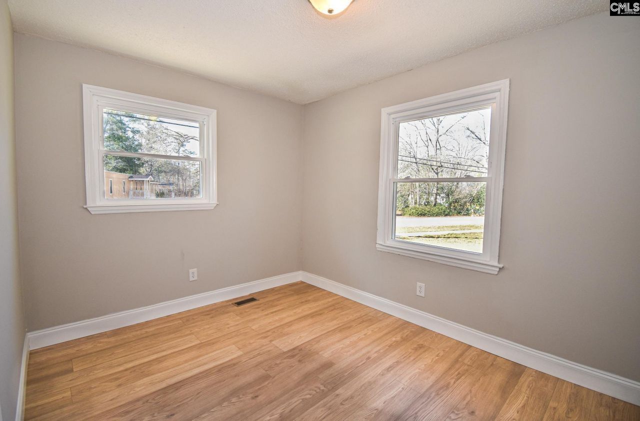 5400 Pinestraw Road Photo 23