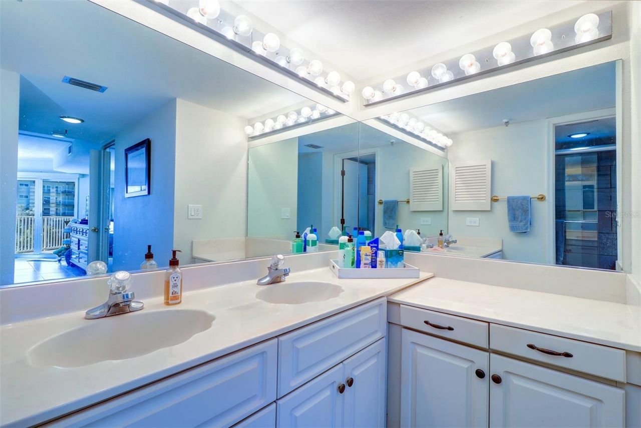 18400 Gulf Boulevard, Unit 1302, Indian Shores, FL 33785 Photo