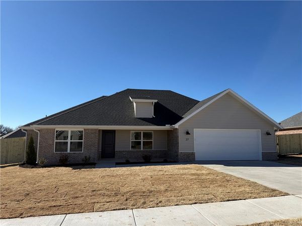 27 N Banner Avenue, Farmington, AR 72730