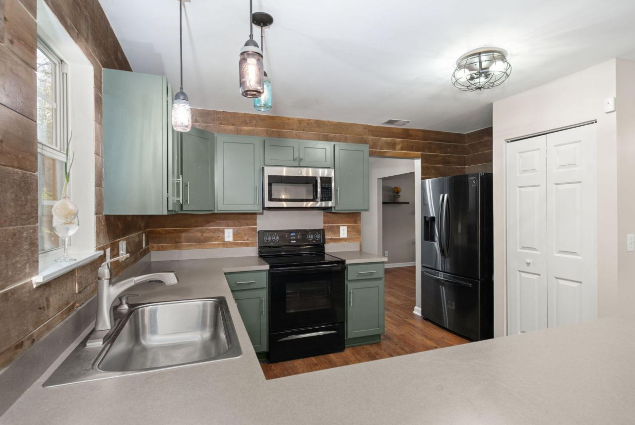 330 Aberdeen Circle Photo 10