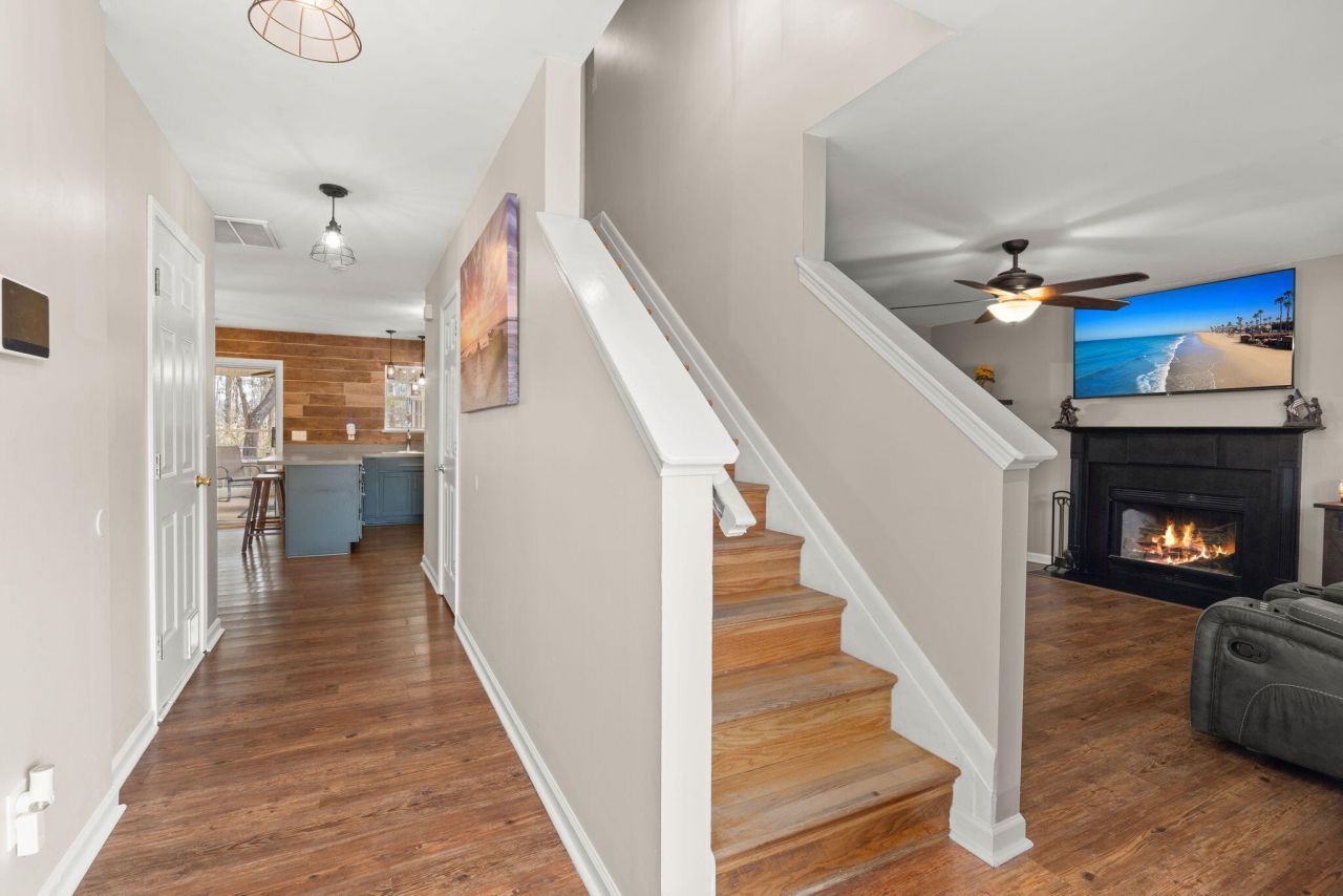 330 Aberdeen Circle Photo 4