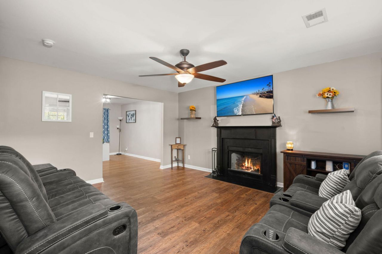 330 Aberdeen Circle Photo 5