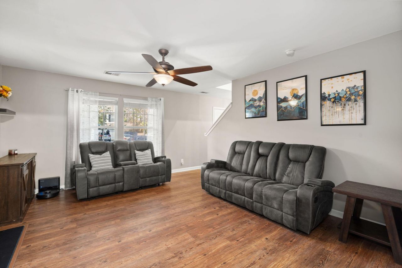 330 Aberdeen Circle Photo 6