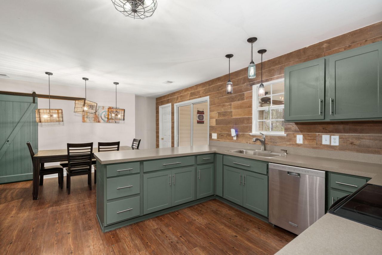 330 Aberdeen Circle Photo 9