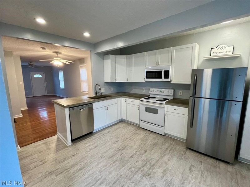 769 Brayton Avenue, Cleveland, OH 44113 Photo 5