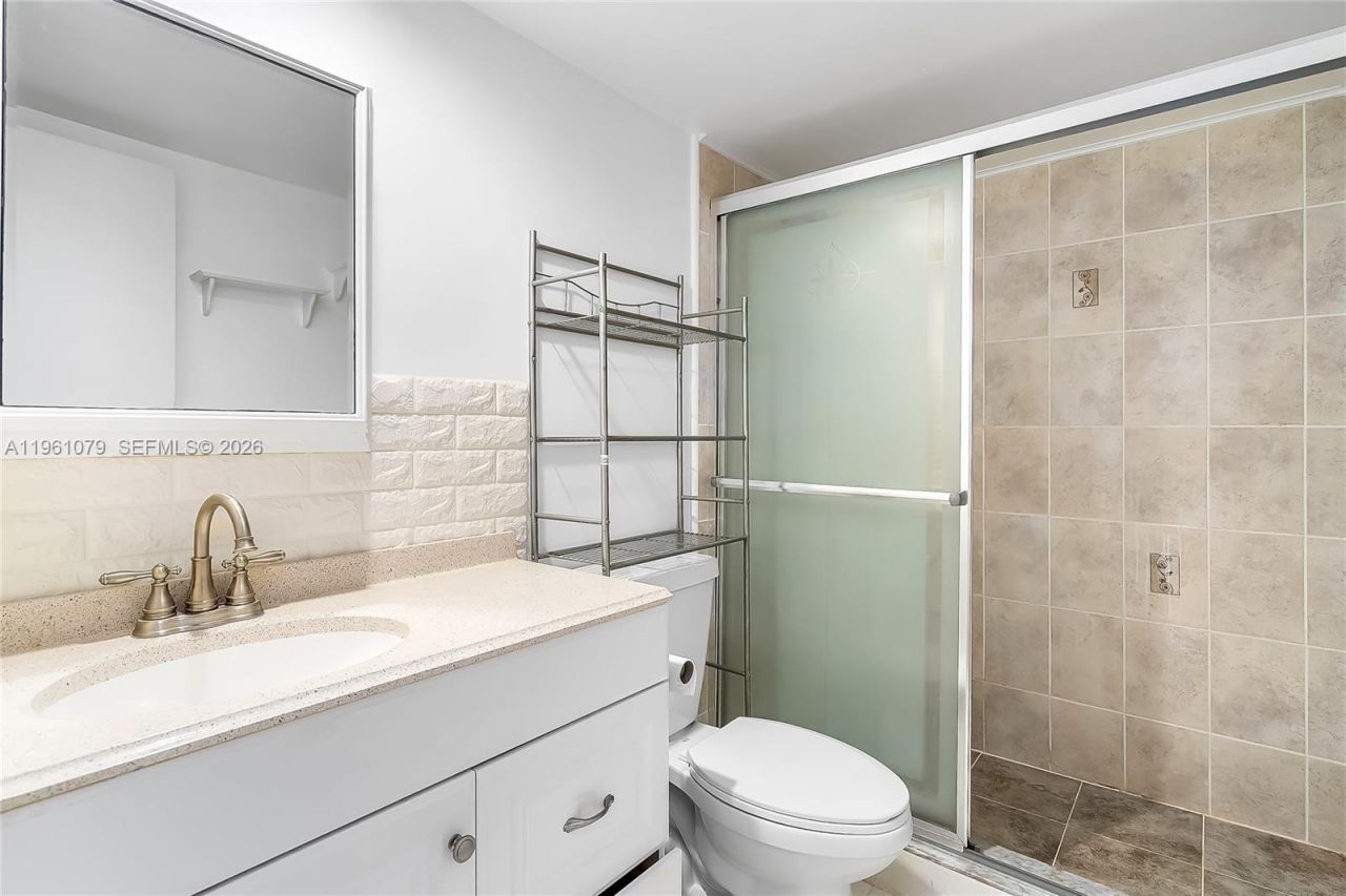 1833 S Ocean Dr, Unit 1407, Hallandale Beach, FL 33009 Photo