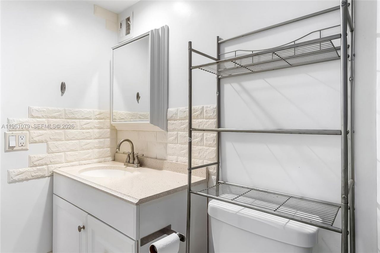 1833 S Ocean Dr, Unit 1407, Hallandale Beach, FL 33009 Photo