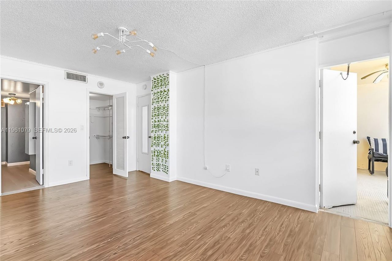 1833 S Ocean Dr, Unit 1407, Hallandale Beach, FL 33009 Photo